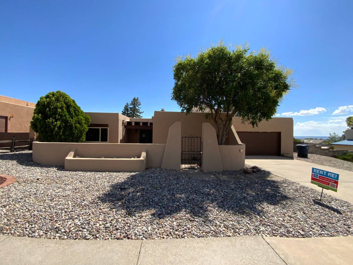 House for rent at 729 Parkside Dr NE, Albuquerque, NM 87123
