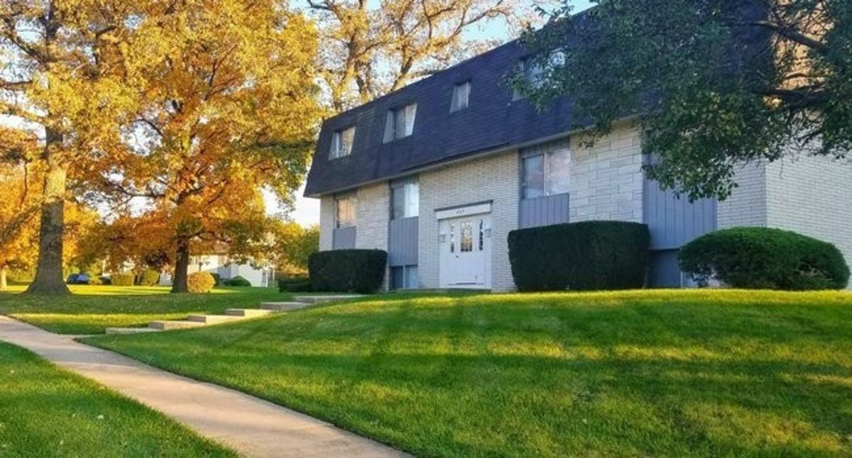 Apartment for rent at 4344 McClure Ave, Gurnee, IL 60031