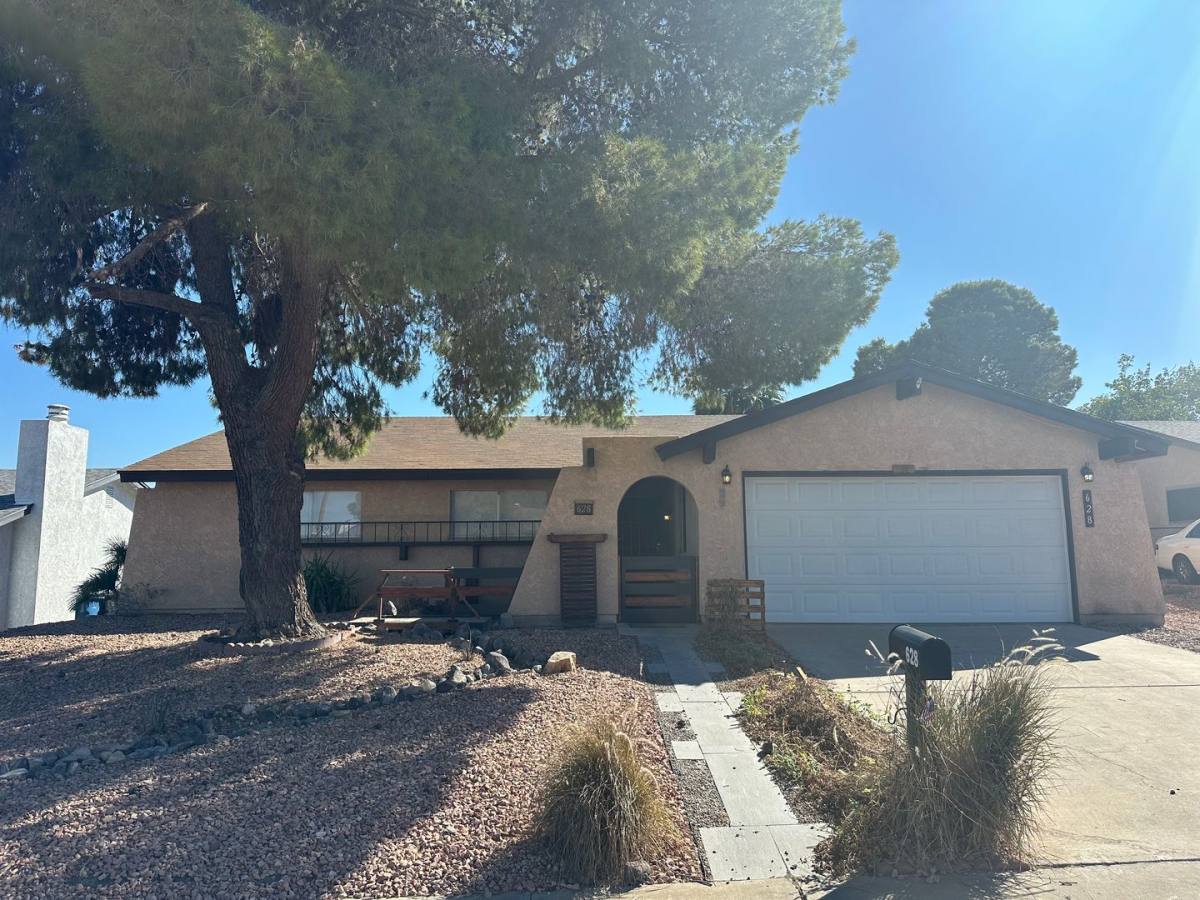 House for rent at 628 Hidden Valley Dr, Henderson, NV 89002