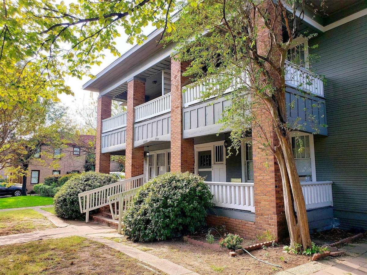 Apartment for rent at 4909 Worth St, Dallas, TX 75214