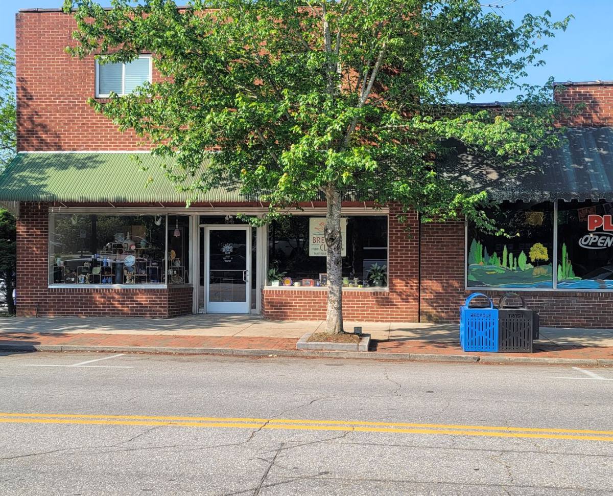 Apartment for rent at 84 E Main St, Brevard, NC 28712