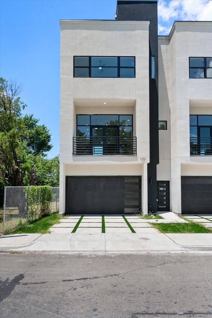 Townhouse for rent at 1467 McKee St, Dallas, TX 75215