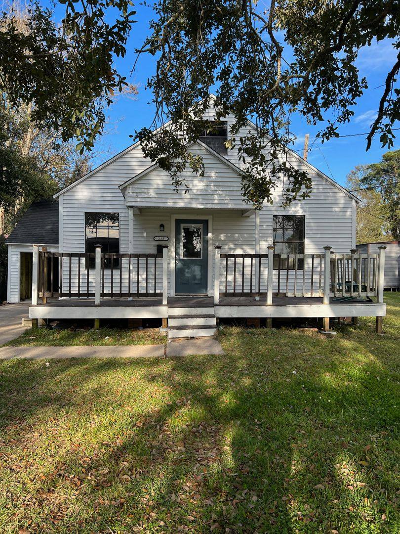 House for rent at 228 Hill Terrace, Nederland, TX 77627
