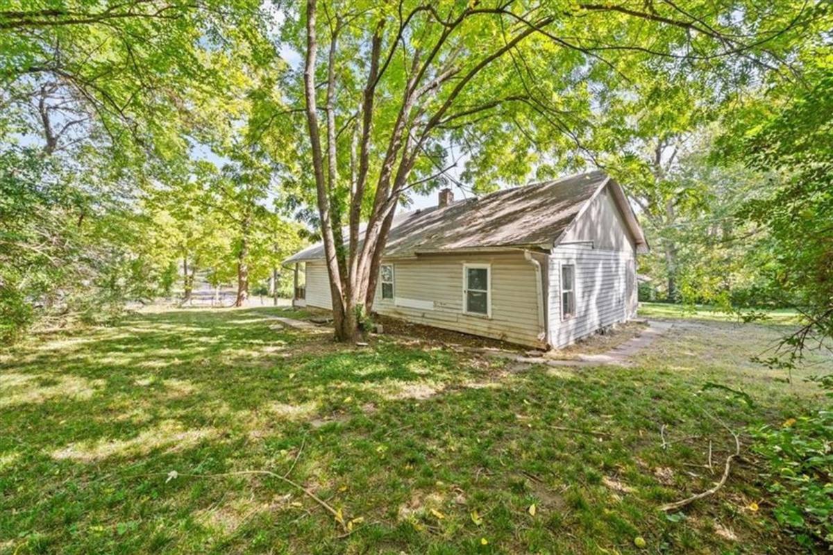 House for rent at 2015 E 81st St, Kansas City, MO 64132