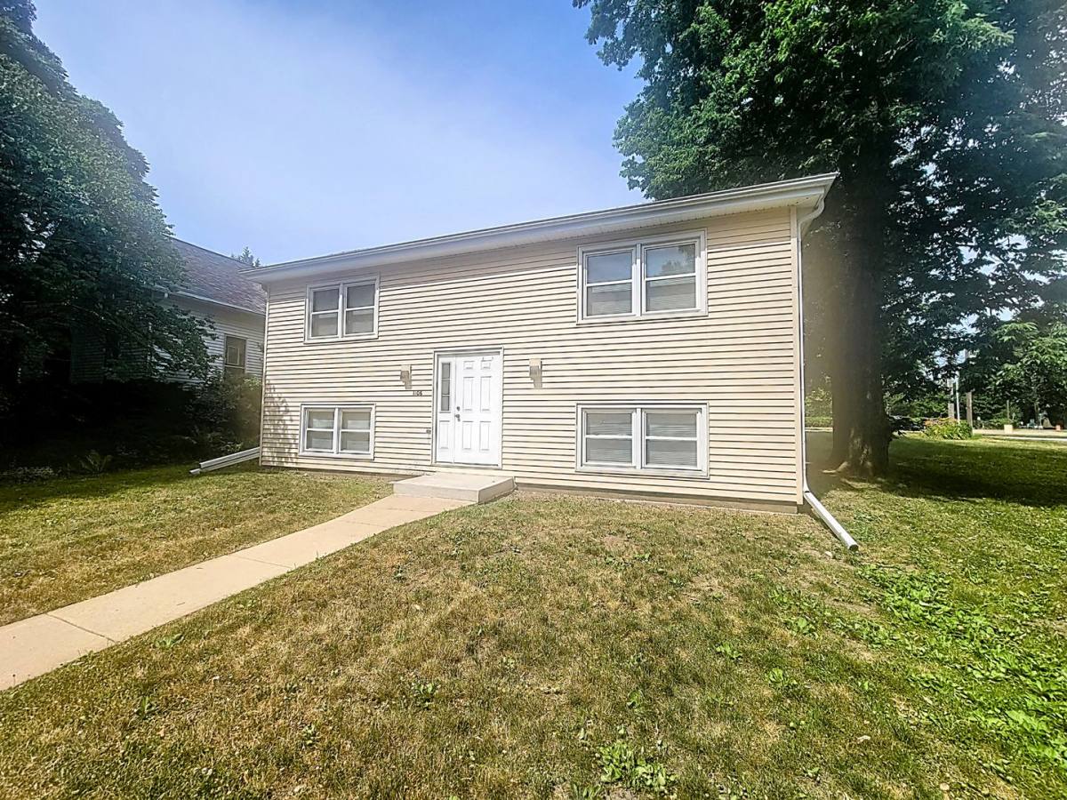 Apartment for rent at 1106 McLean, Bloomington, IL 61701