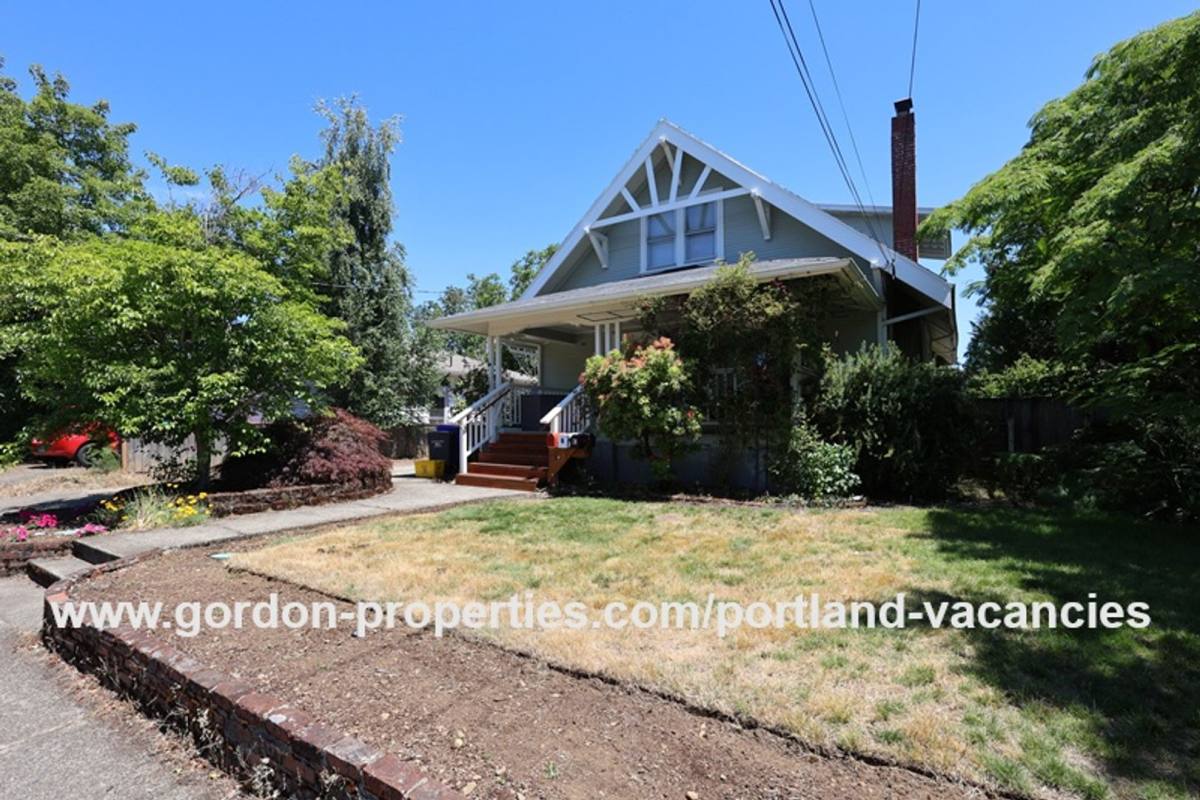 Apartment for rent at 5424 SE 88th Ave, Portland, OR 97266