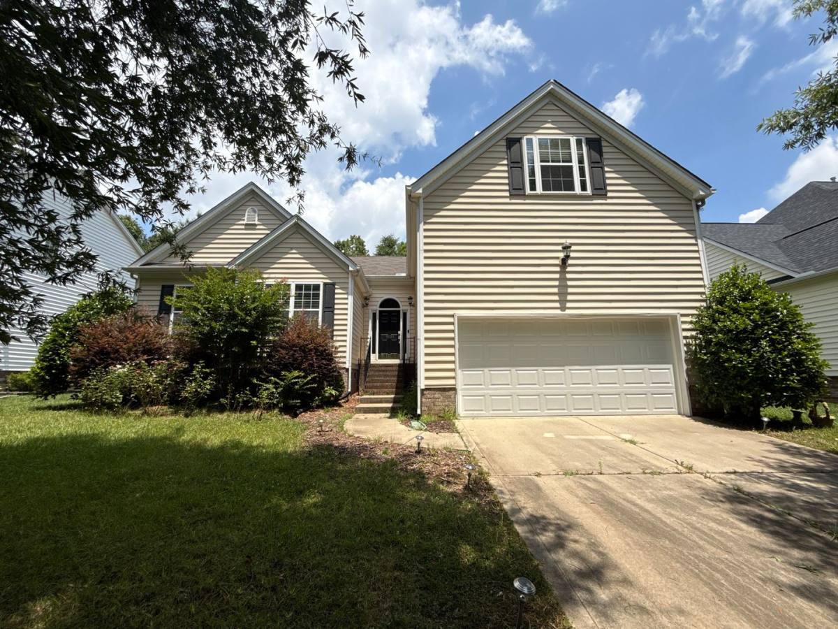 House for rent at 9535 Numenore Dr, Charlotte, NC 28269