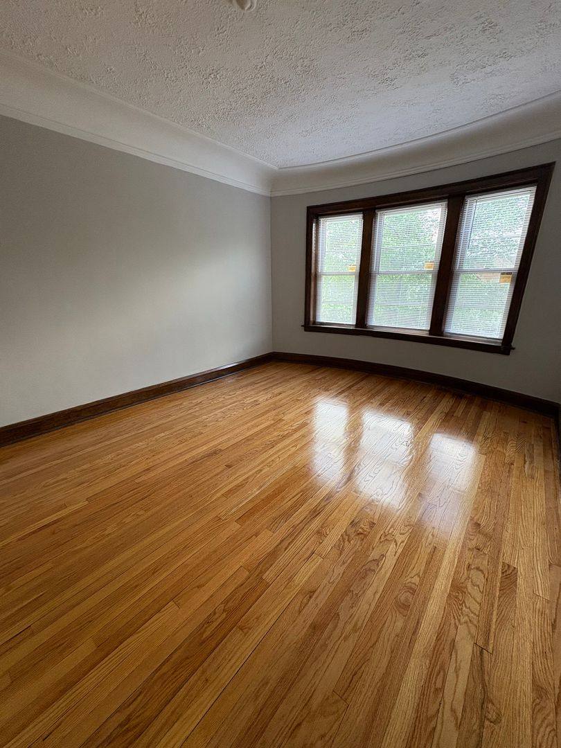 Apartment for rent at 916 N Menard Ave, Chicago, IL 60651