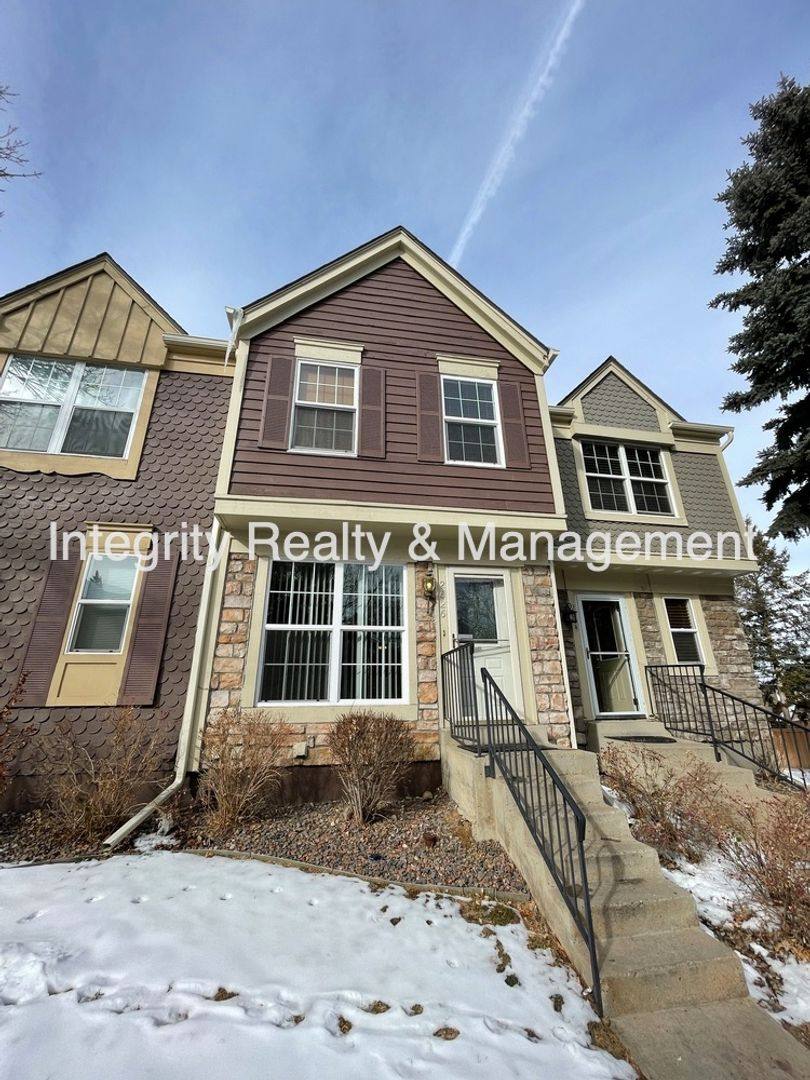 Townhouse for rent at 2626 E Nichols Circle, Littleton, CO 80122