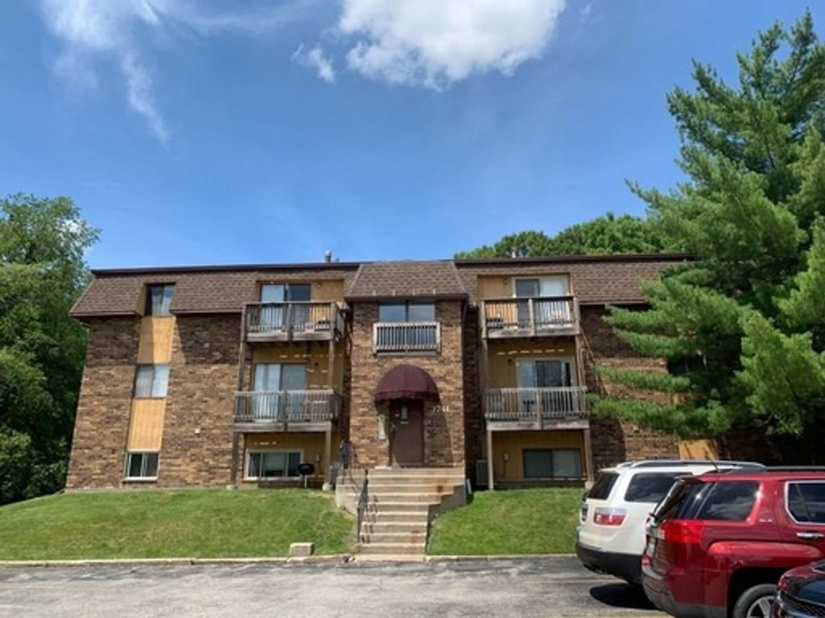 Apartment for rent at 3741 53rd St, Moline, IL 61265
