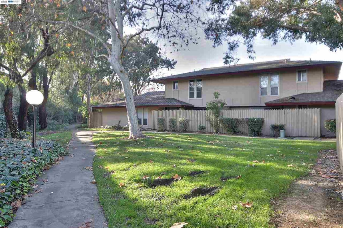 Townhouse for rent at 5630 Chestnut Common, Fremont, CA 94538