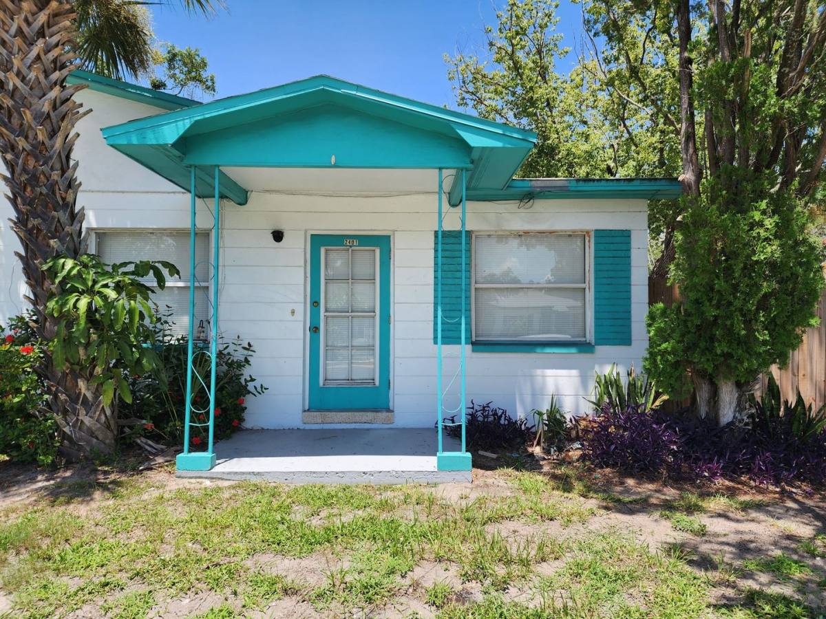 Apartment for rent at 2401 49th St S, Saint Petersburg, FL 33707