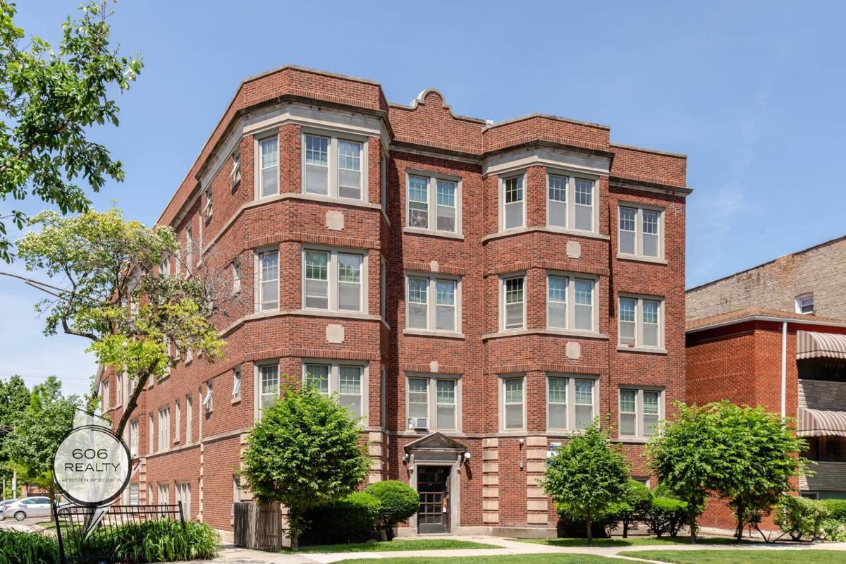 Apartment for rent at 118 S Austin Blvd, Oak Park, IL 60304