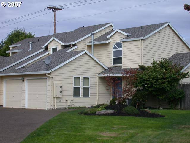 Apartment for rent at 719-721 SW Backcourt Place, Beaverton, OR 97006