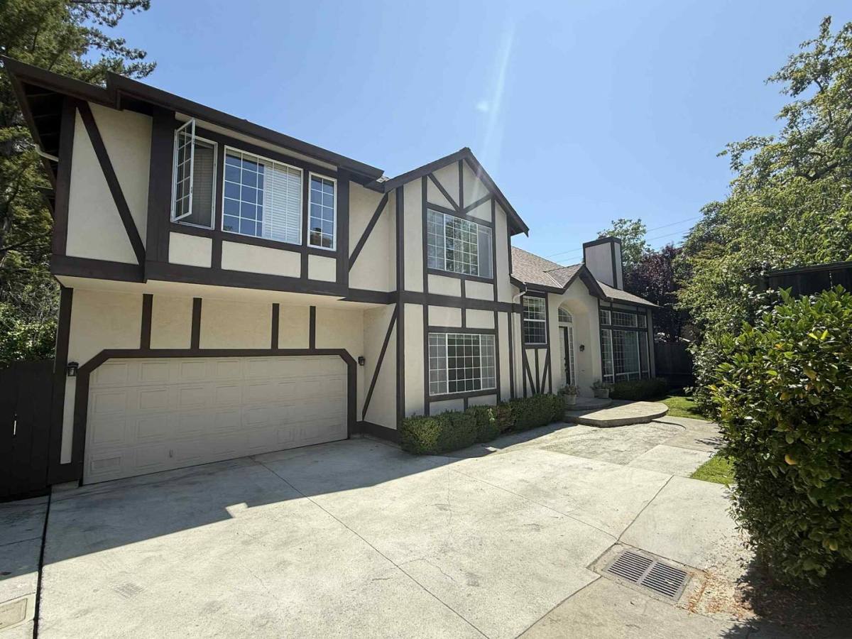 House for rent at 2479 Alameda De Las Pulgas, Redwood City, CA 94061