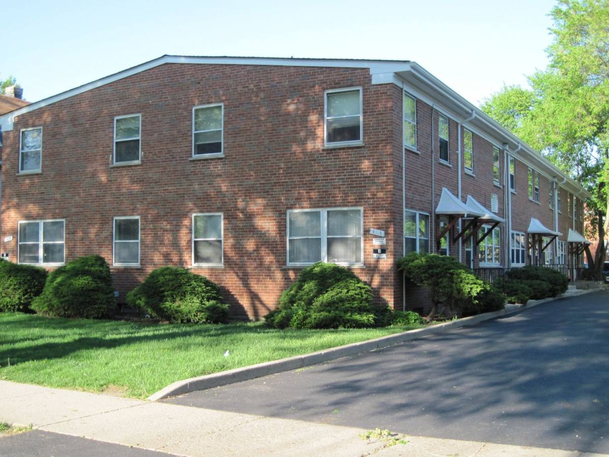 Apartment for rent at 2113-15 Darrow Ave, Evanston, IL 60201