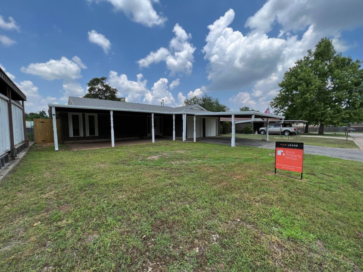 House for rent at 417 Woodland Dr, Oklahoma City, OK 73130