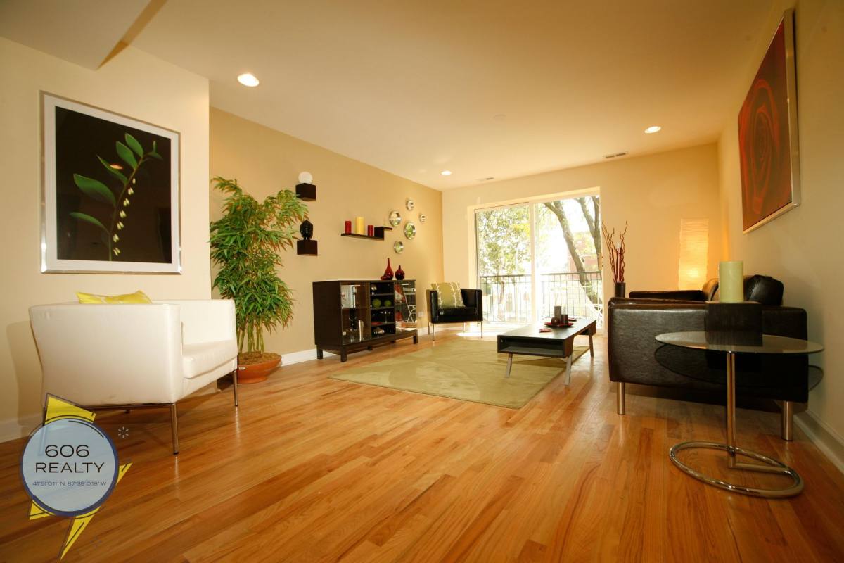 Condo for rent at 6954 N Greenview Ave, Chicago, IL 60626