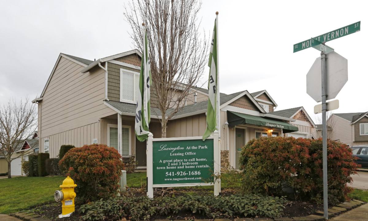 Townhouse for rent at 3511 25th Court SE, Albany, OR 97322