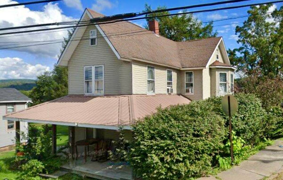 Apartment for rent at 443 Walnut St, Howard, PA 16841