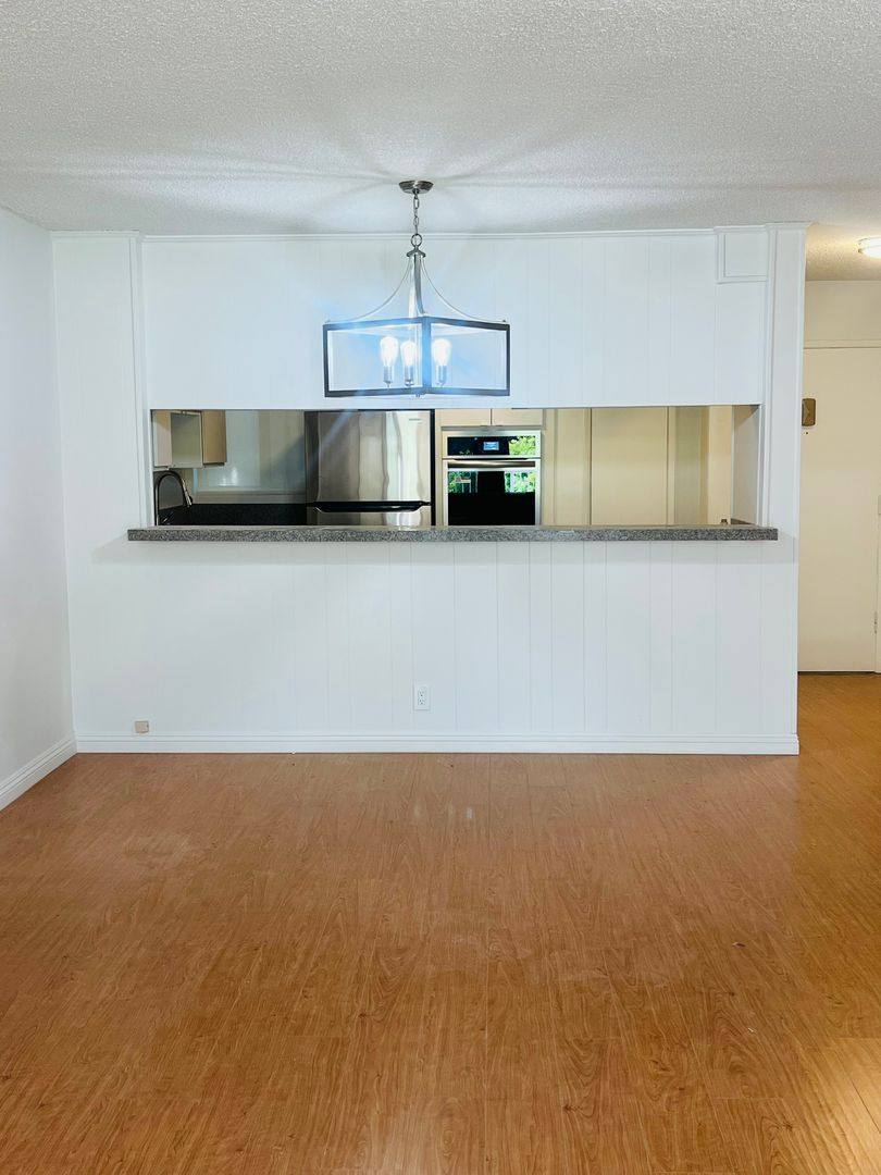 Apartment for rent at 11635-11645 Mayfield Ave, Los Angeles, CA 90049