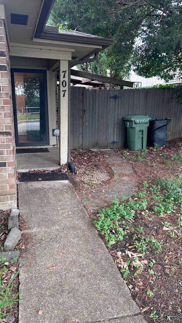 House for rent at 707 Boyd Dr, Grapevine, TX 76051