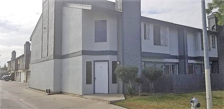 Townhouse for rent at 2311 Planz Rd, Bakersfield, CA 93304