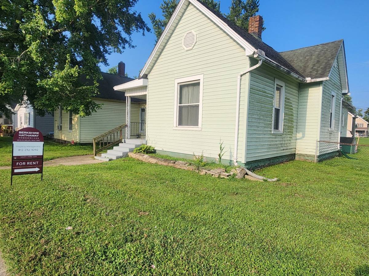 House for rent at 607 S 14th St, Terre Haute, IN 47807