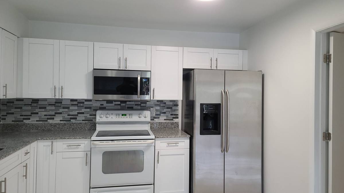Apartment for rent at 718-720 SW 7 St, Hallandale, FL 33009
