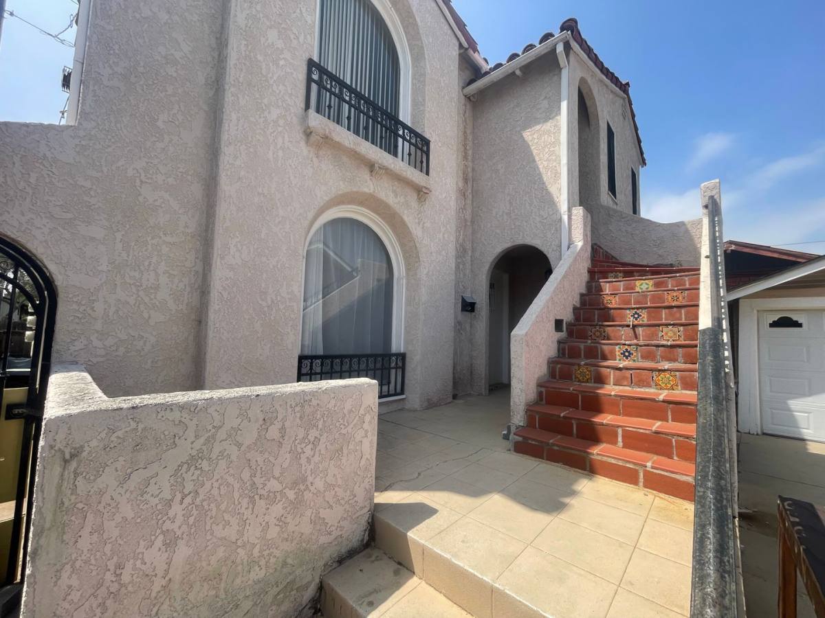 Apartment for rent at 735 Obispo Ave, Long Beach, CA 90804