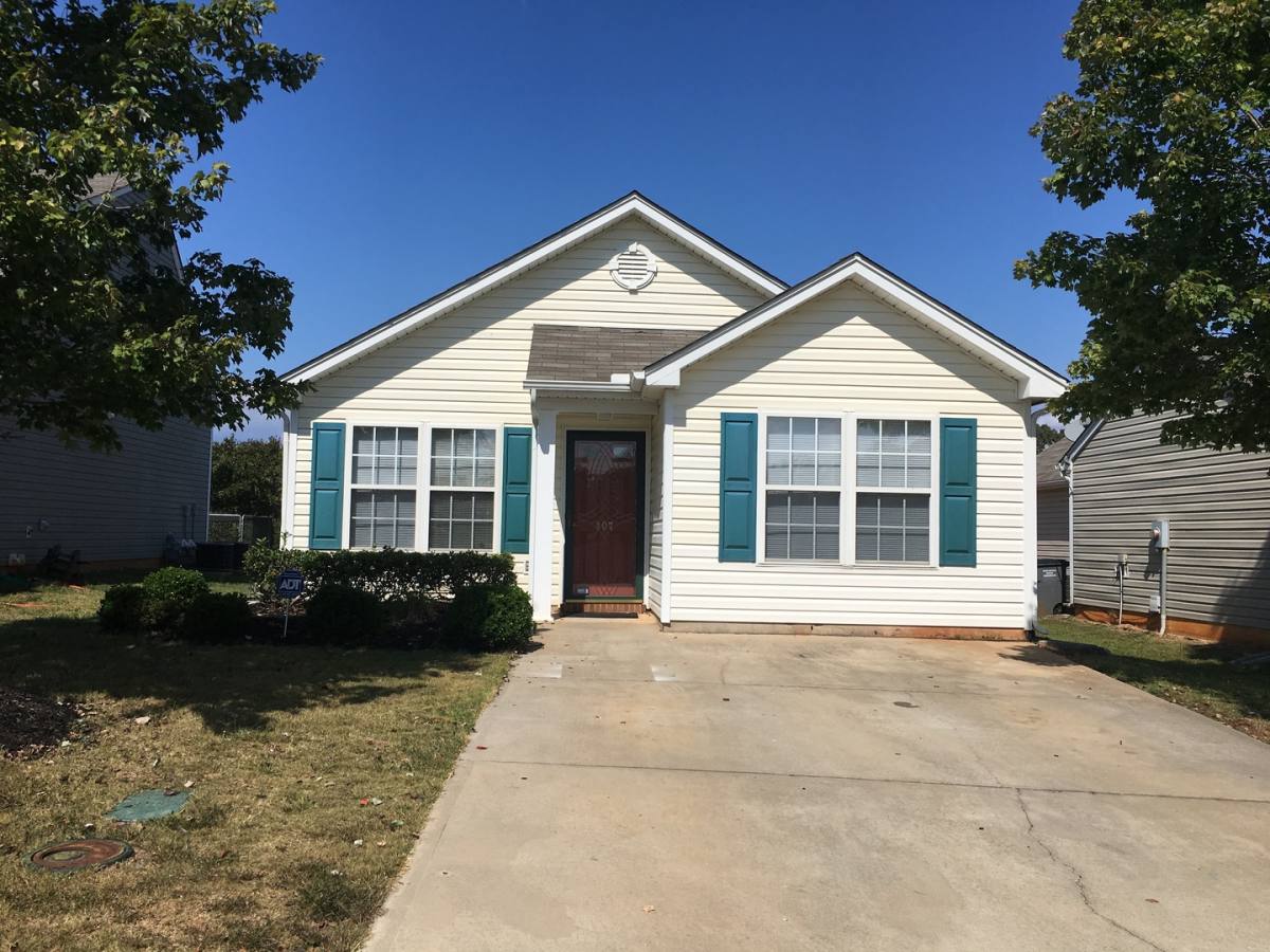 House for rent at 407 Glenlea Lane, Greenville, SC 29617
