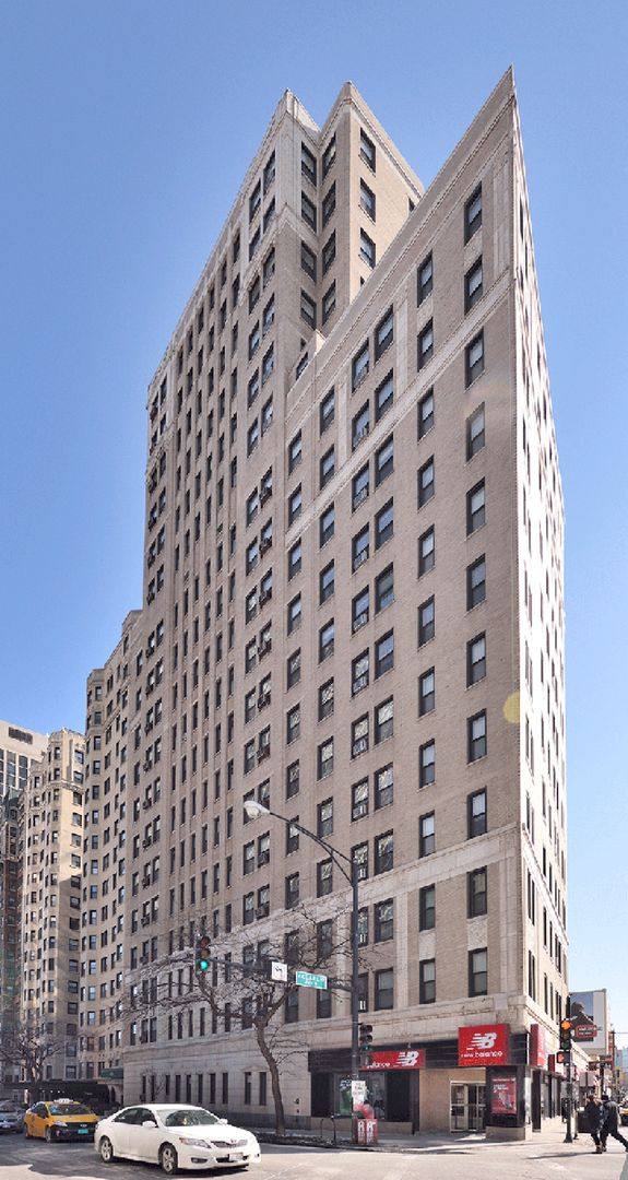 Apartment for rent at 415 W Fullerton Parkway, Chicago, IL 60614