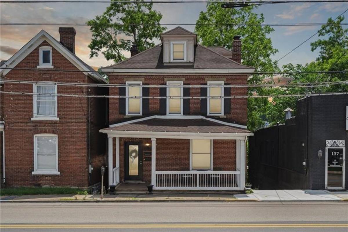 Apartment for rent at 133 W Pike St, Canonsburg, PA 15317