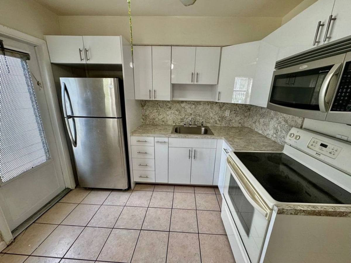 Apartment for rent at 606 SW 8 St, Hallandale, FL 33009