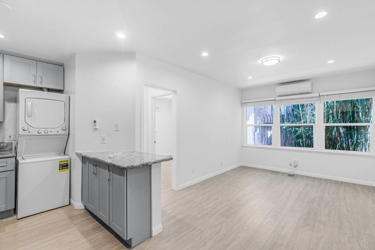 Apartment for rent at 1313 Pico Blvd, Santa Monica, CA 90405