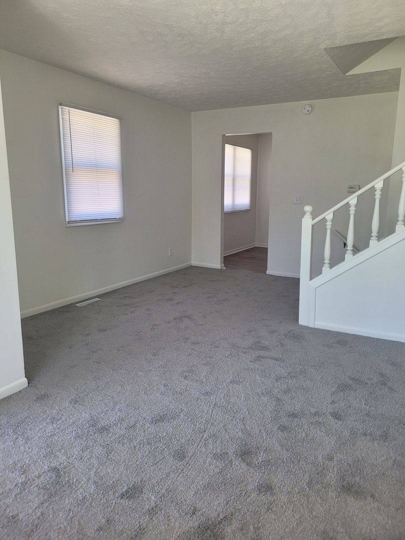Townhouse for rent at 4878 Robin Dr, Omaha, NE 68157