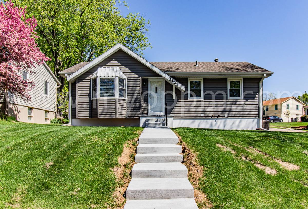 House for rent at 3421 S 122 St, Omaha, NE 68144