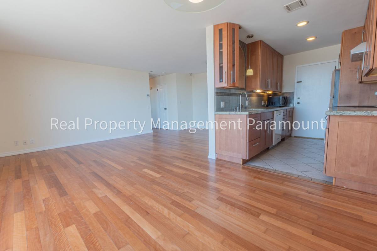 House for rent at 100 S Doheny Dr, Los Angeles, CA 90048