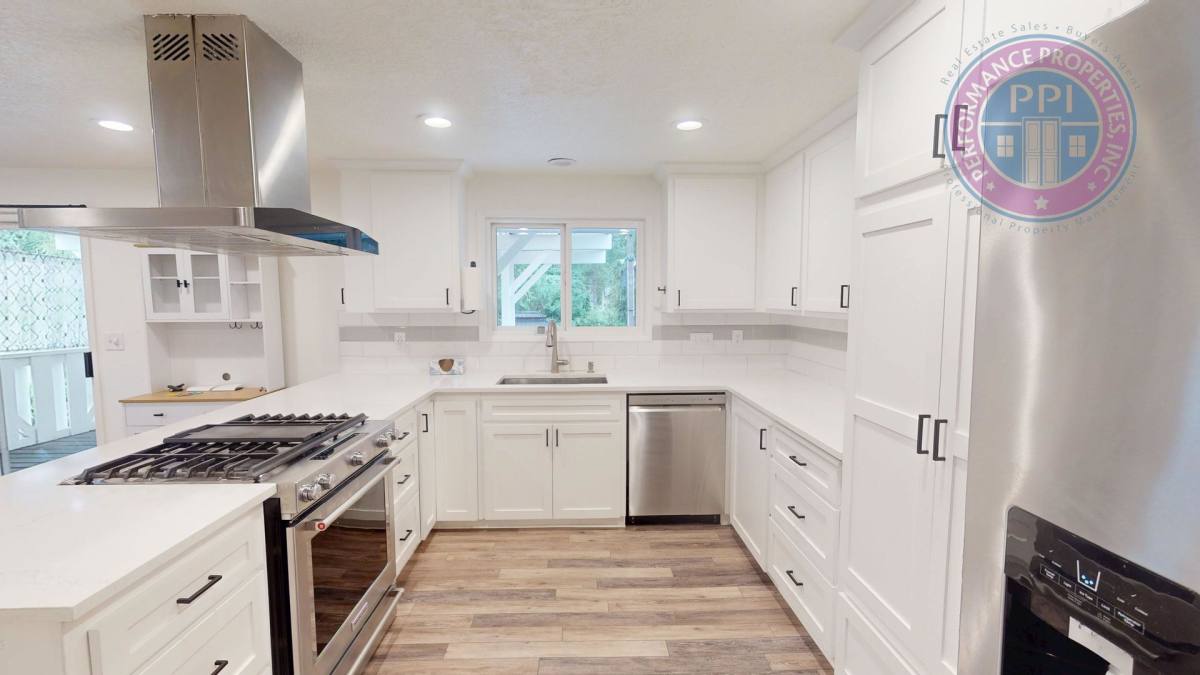 House for rent at 17035 SE Valley View Rd, Portland, OR 97267