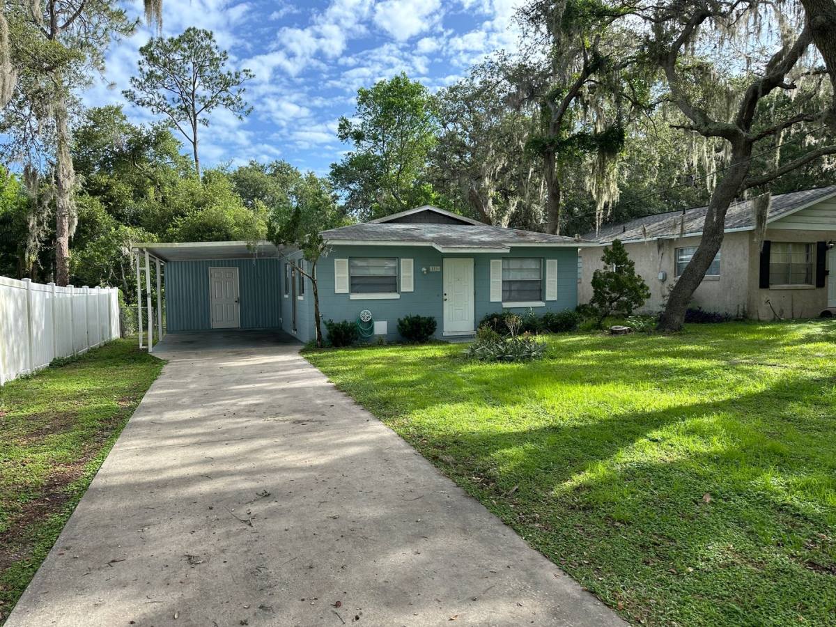 House for rent at 2016 Vine St, Leesburg, FL 34748