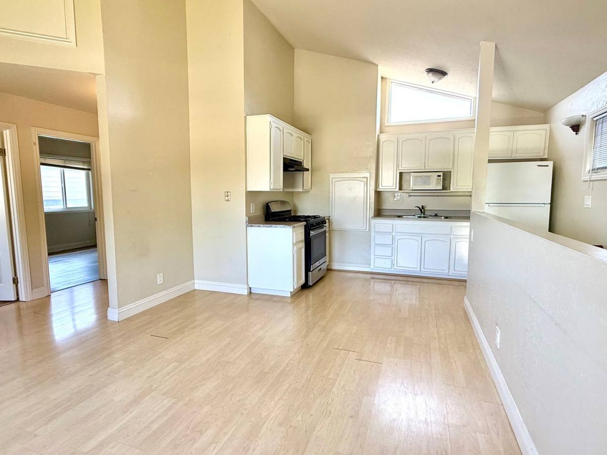 Apartment for rent at 2242 Elden Ave, Costa Mesa, CA 92627