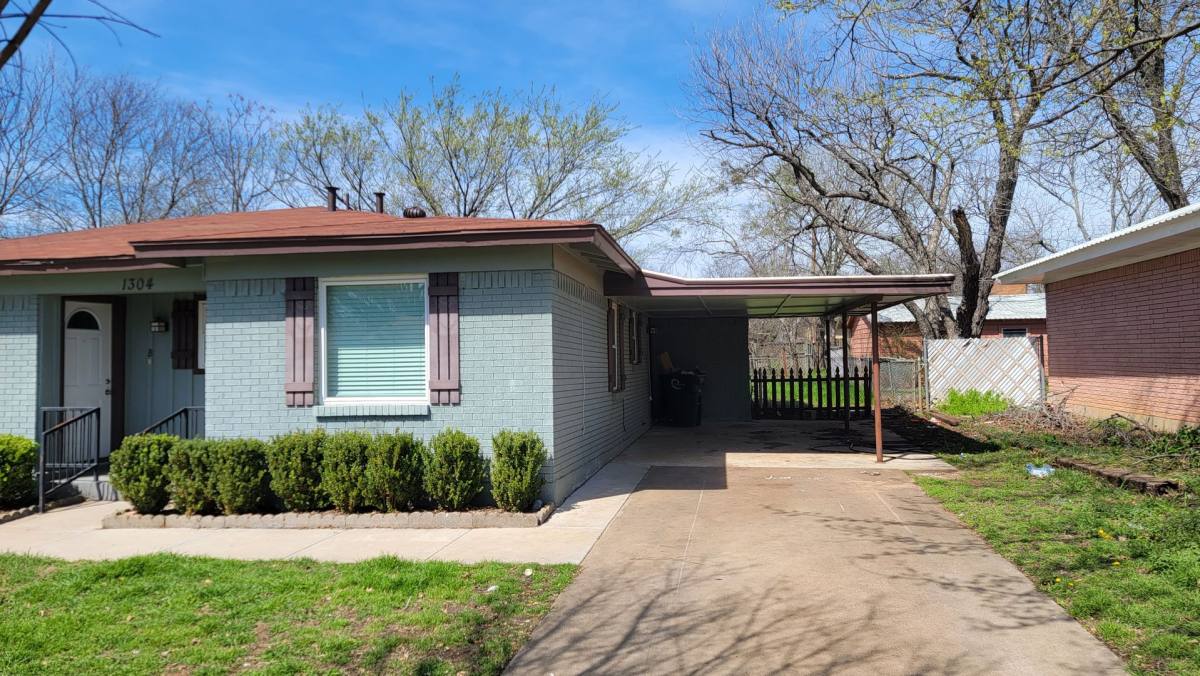 Apartment for rent at 1304 Phillips St, Cleburne, TX 76033