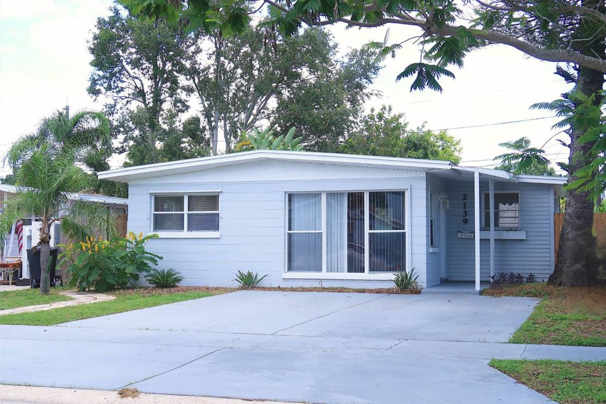 House for rent at 2139 42nd Ave N, Saint Petersburg, FL 33714