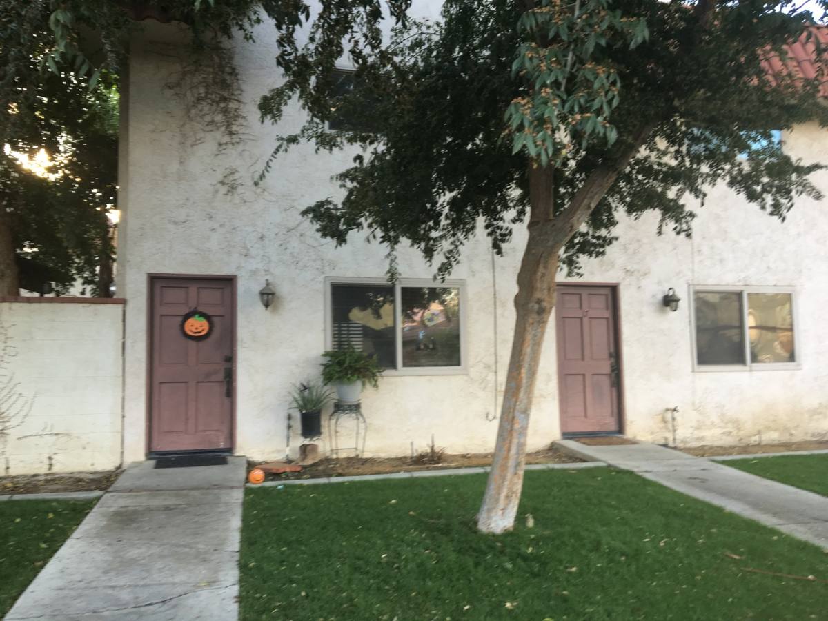 Townhouse for rent at 2501 Olive St, Bakersfield, CA 93301