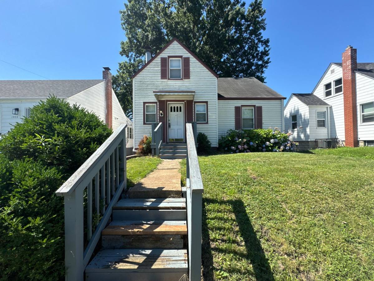 House for rent at 1010 Lakeview Ave, Saint Louis, MO 63138