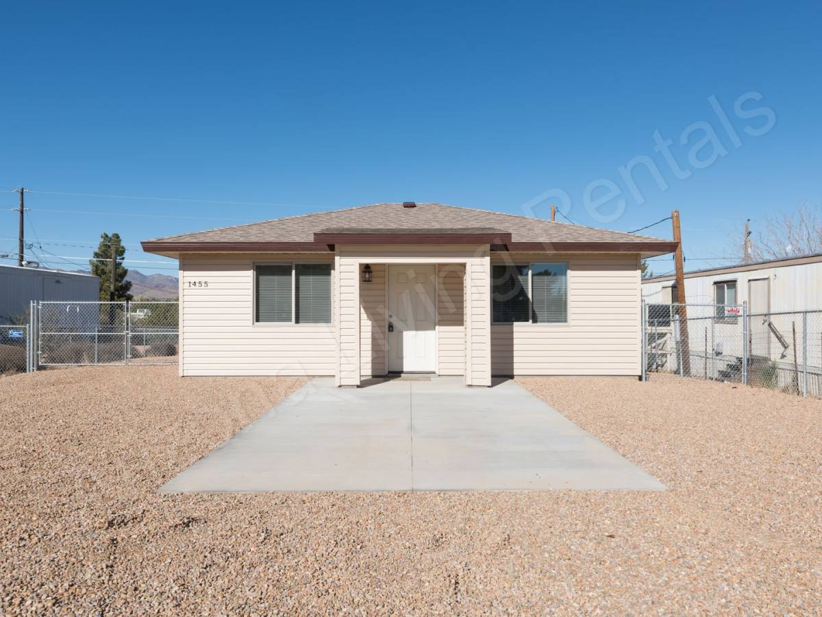 House for rent at 1455 E Northfield Ave, Kingman, AZ 86409