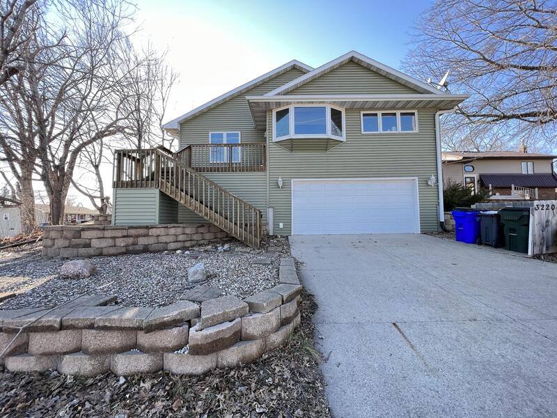 House for rent at 3220 Bowling St SW, Cedar Rapids, IA 52404