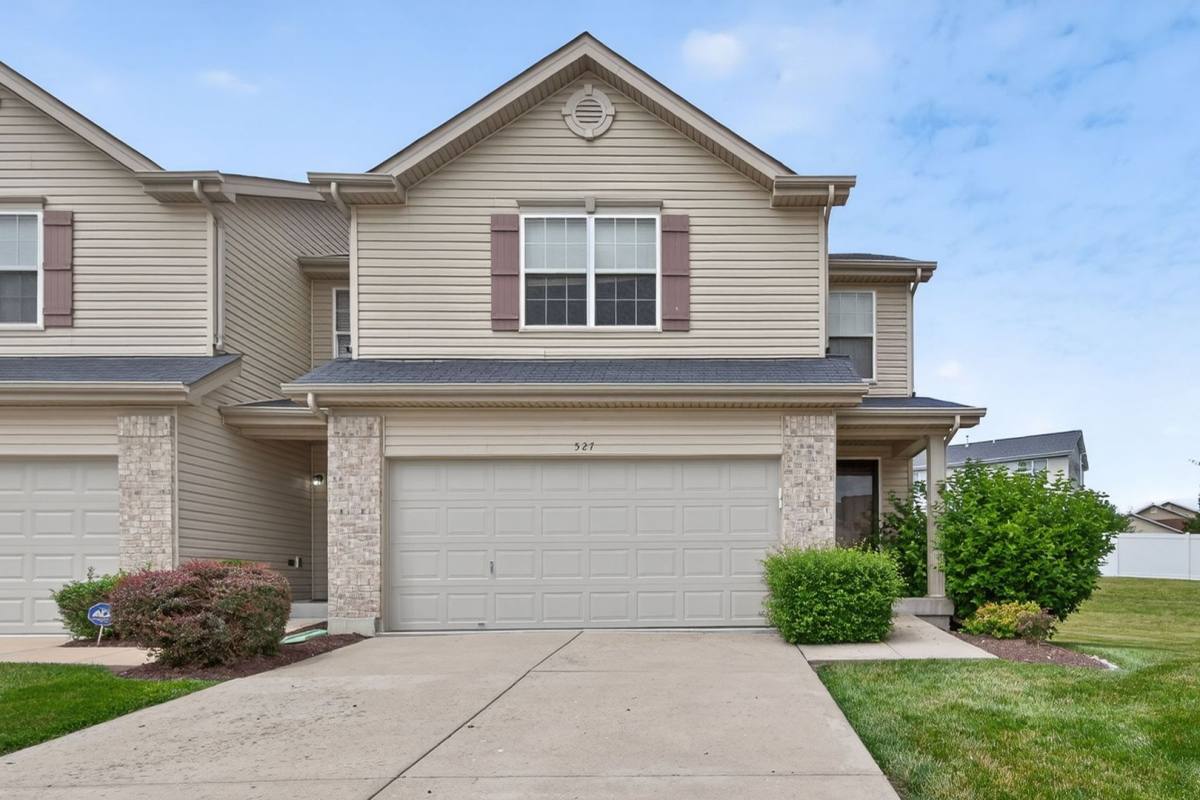 Townhouse for rent at 527 Country Circle Dr, Lake Saint Louis, MO 63367