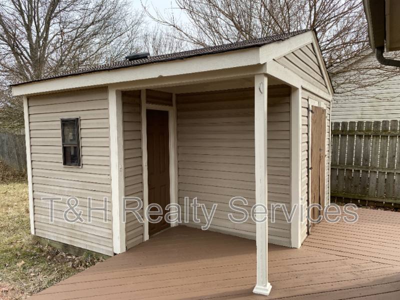 House for rent at 3621 Bearwood Dr, Indianapolis, IN 46235