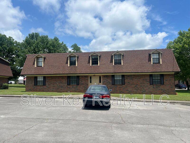 Apartment for rent at 408 & 410 Oklahoma St #3, Madisonville, TN 37354